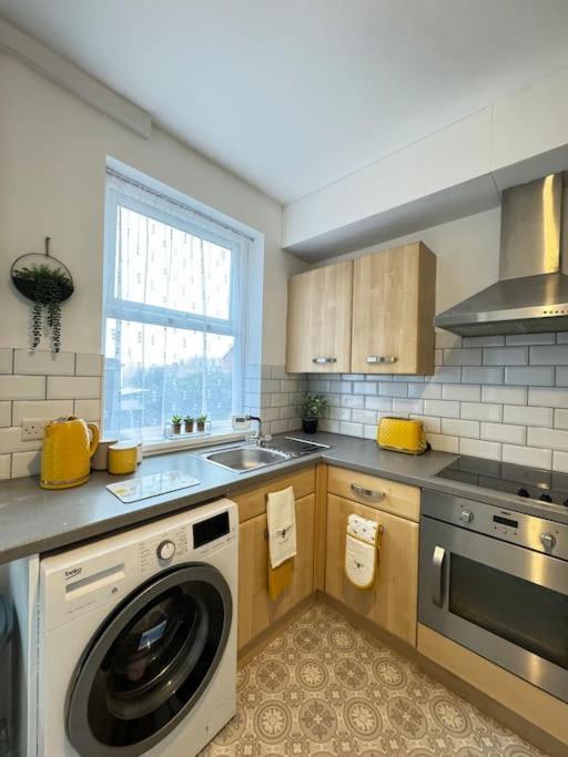 Cosy Home In Barnsley Centre 外观 照片